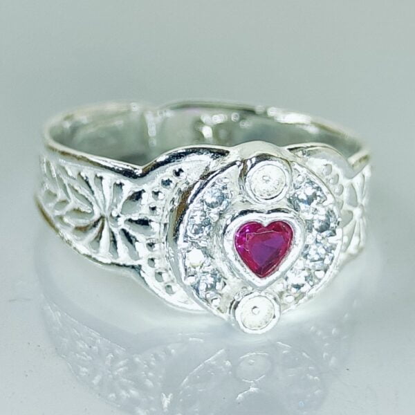 Toe Ring With Pink Heart and White Zirconia Stone In Silver