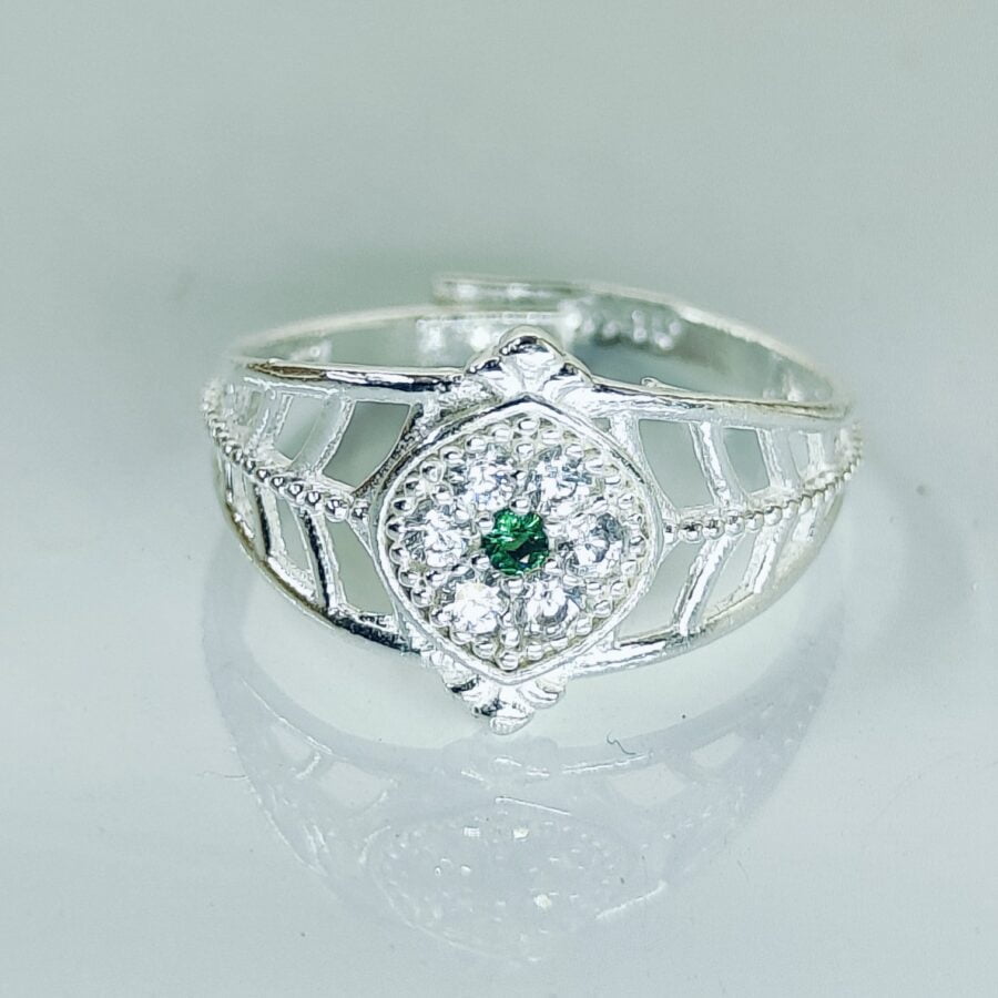 Oval Shaped Toe Ring With Green And White Zirconia Stone In Silver