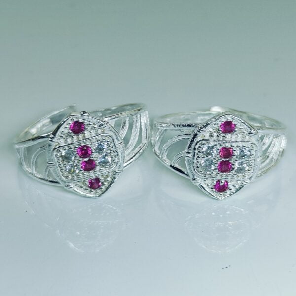 Oval Toe Rings With Pink and White Zirconia Stone In Silver