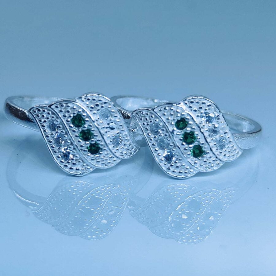 3 Wave Shape Toe Ring With Green Color Zirconia Stone In Silver