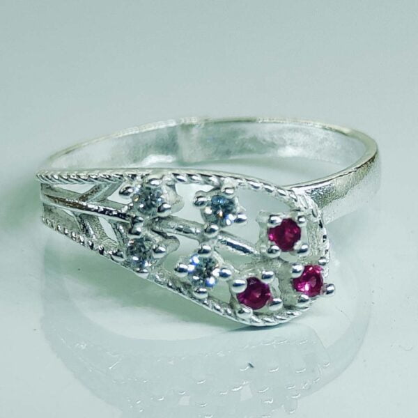 Leaf Pattern Toe Ring With White And Pink Zirconia Stones In Silver