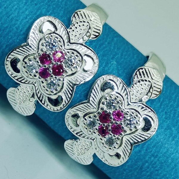 Flower Shape Toe Ring With White And Pink Zirconia Stones In Silver