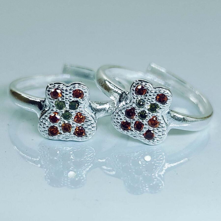 Teddy Bear Shape Toe Ring With Peach And Green Color Zirconia Stones In Silver