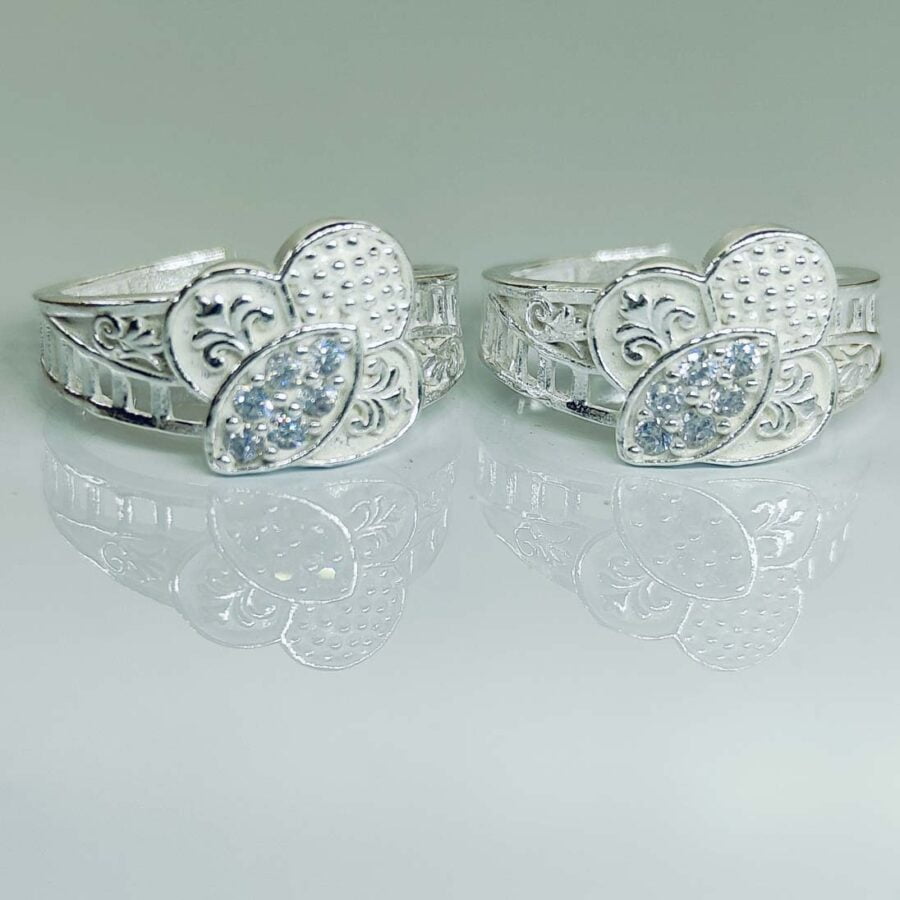 Flower Patel Shaped Toe Rings With White Zirconia Stones In Silver