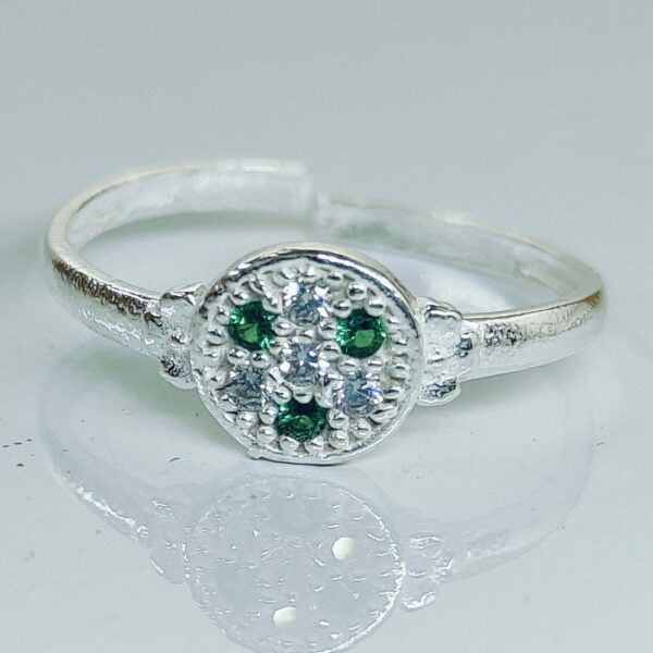 Circular Toe Ring With White And Green Zirconia Stones In Silver