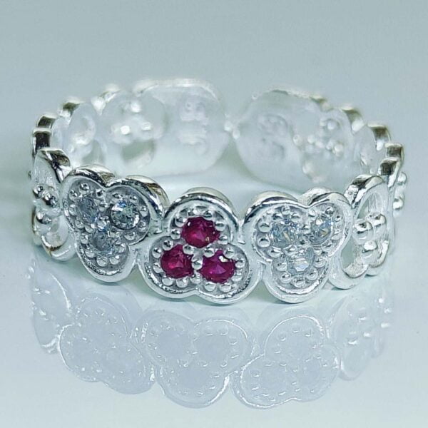 Net Pattern Band Design Toe Rings With White And Pink Zirconia Stones In Silver