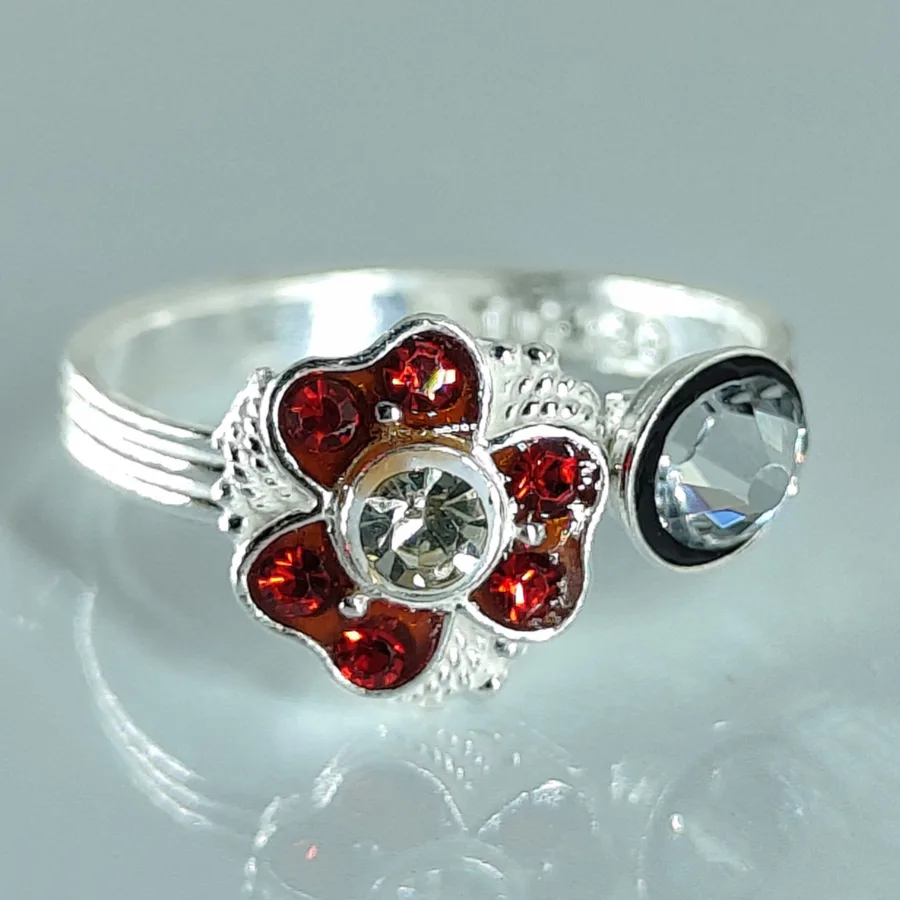 Front Lock Toe Ring With Red Zirconia Stones Arranged In Flower Shape