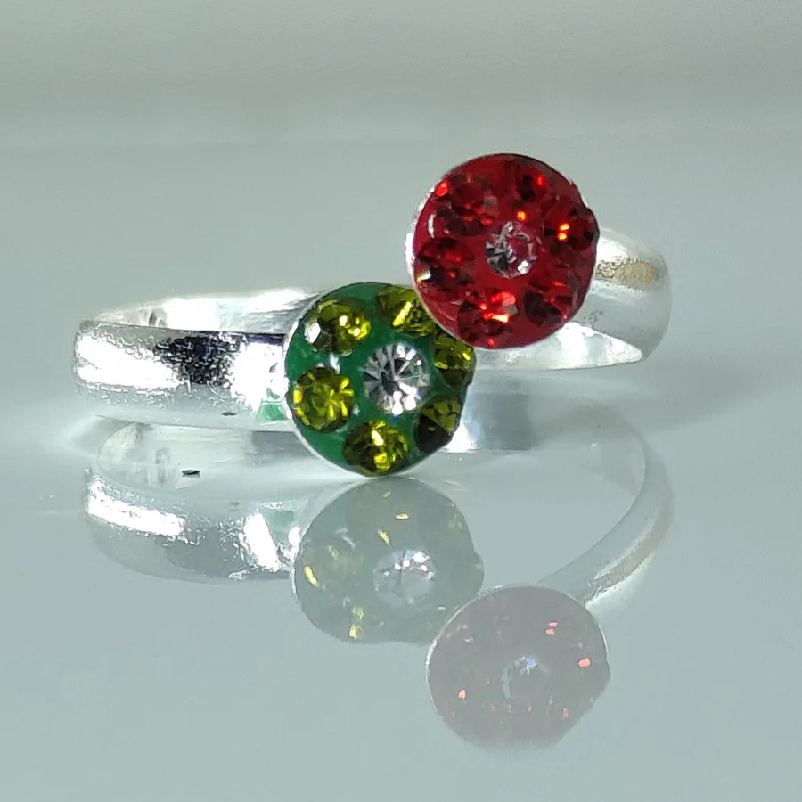 Front Lock Toe Ring With Red And Green Zirconia Stones Arranged In Round Shape With White Stone At Center - Image 4