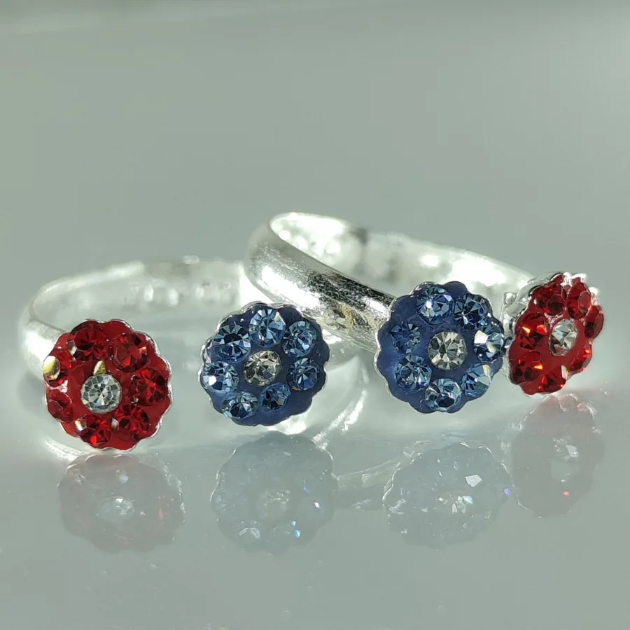 Front Lock Toe Ring With Red And Light Blue Zirconia Stones Arranged In Round Shape With White Stone At Center - Image 4