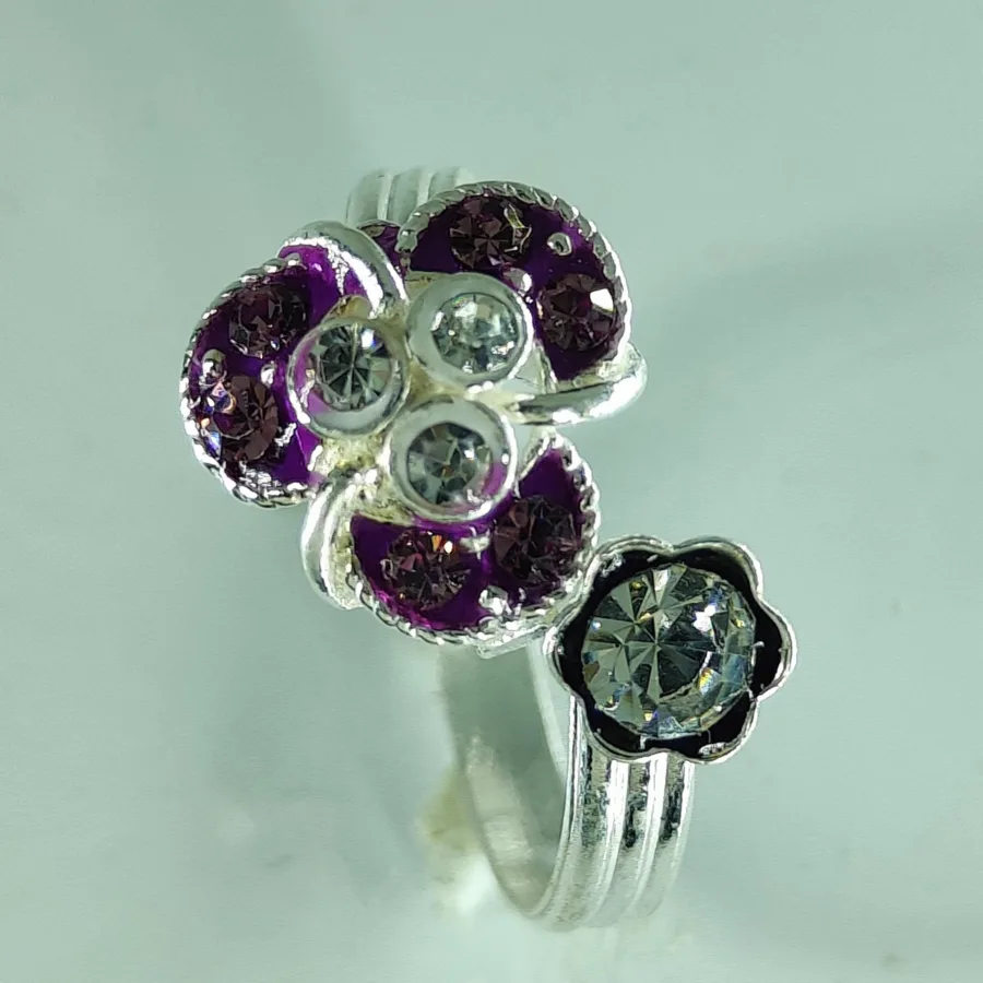 Front Lock Toe Ring With Purple And White Zirconia Stones Arranged In Triangle Shape - Image 3