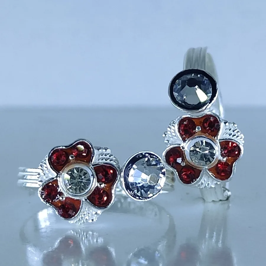 Front Lock Toe Ring With Red Zirconia Stones Arranged In Flower Shape - Image 2